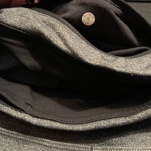 Lululemon, cropped grey legging, size 4/6 - Picture 4 of 5